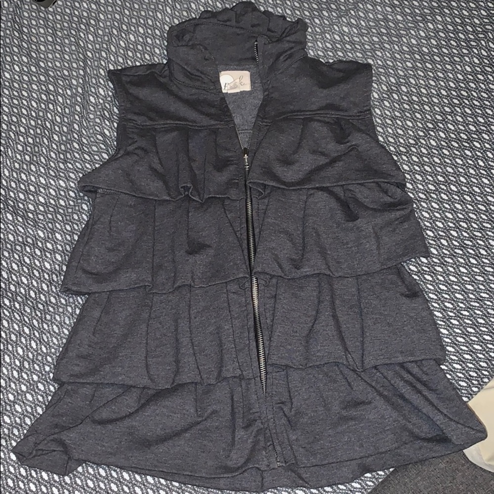 Ruffled short sleeve vest